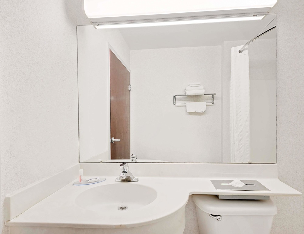 Microtel Inn & Suites by Wyndham Hagerstown 8/18