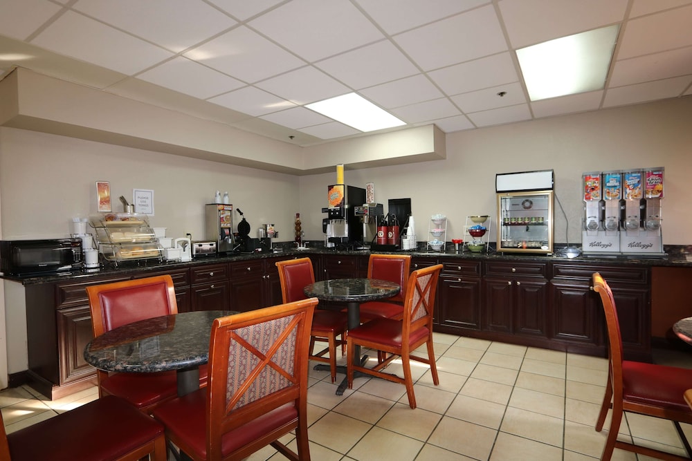 Best Western Bolingbrook Hotel 40/58