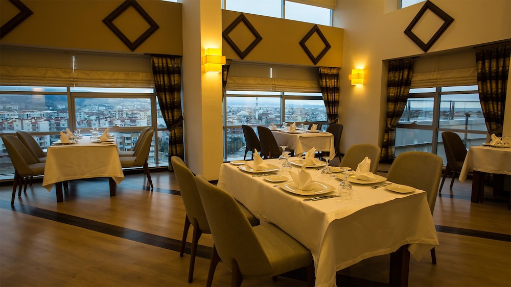 Parion Hotel 54/67