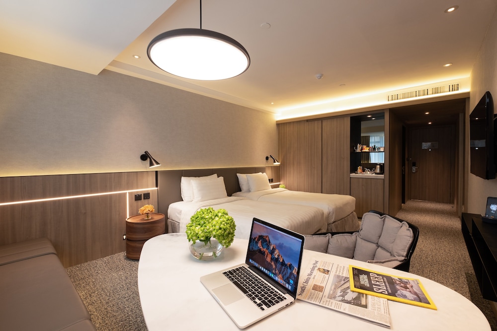 Nathan Hotel 5/72