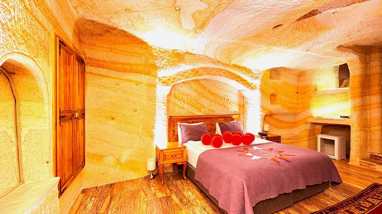 Cave, Deluxe