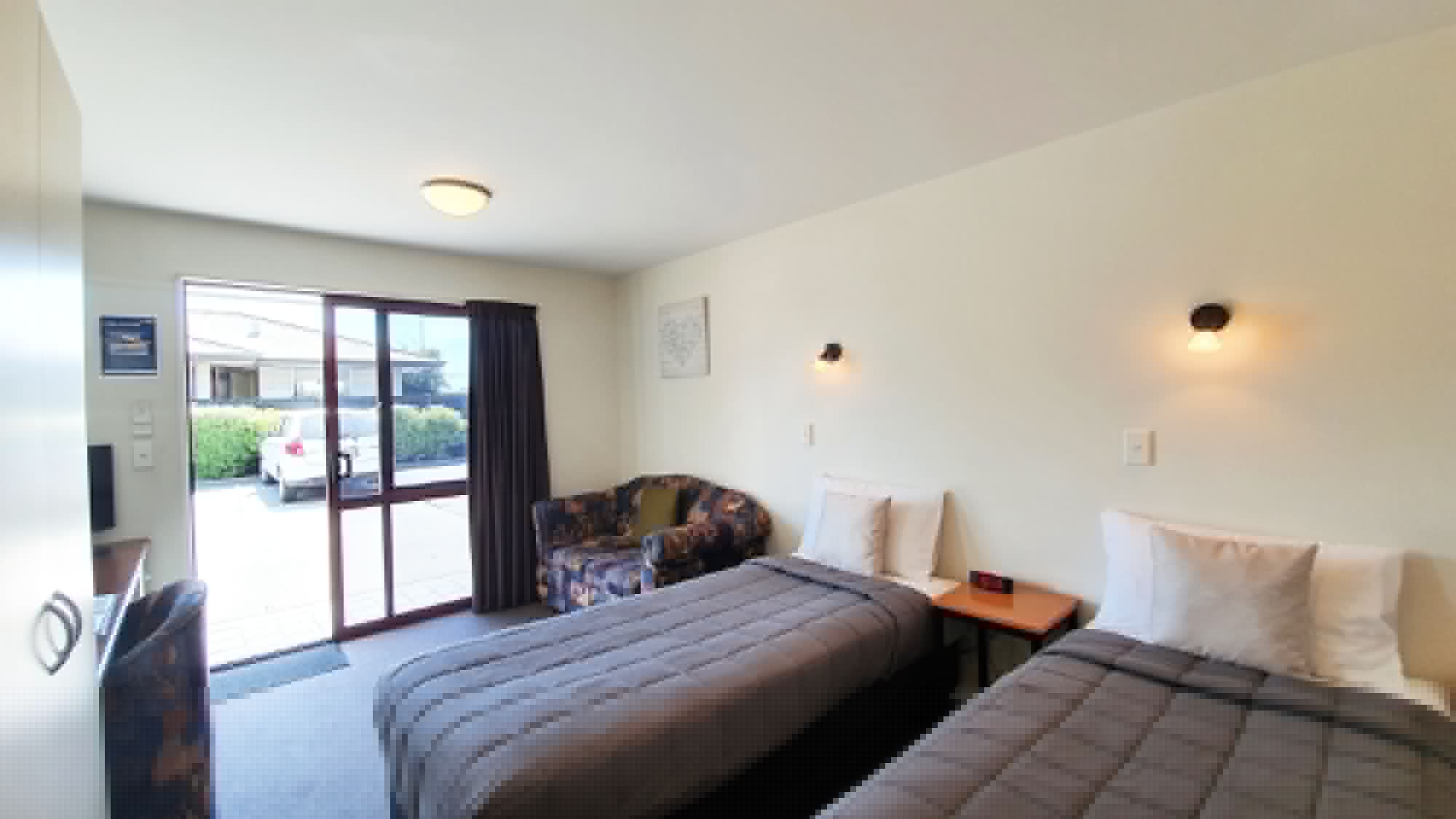 STUDIO, DOUBLE OR TWIN BED
