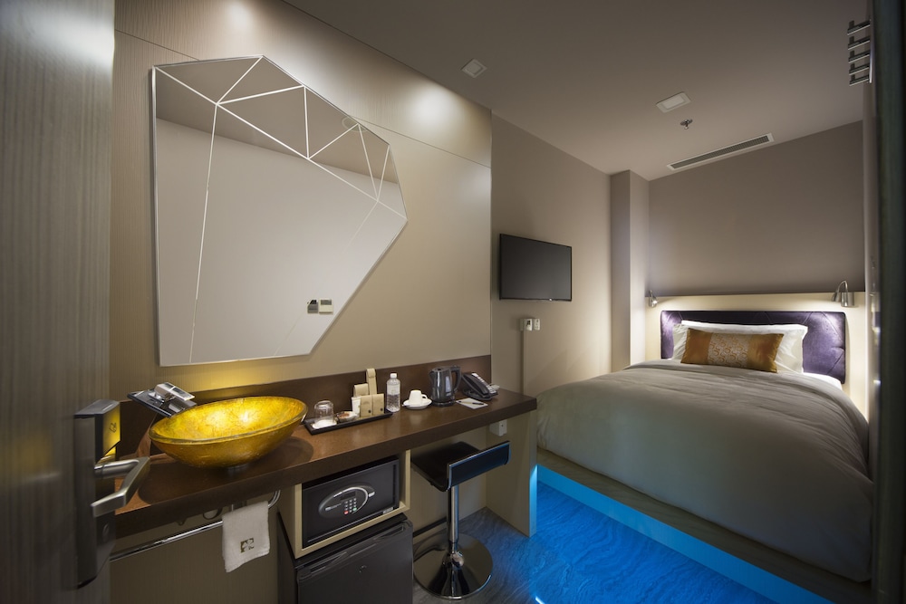 SUPERIOR, SINGLE, SINGLE BED, NO WINDOW