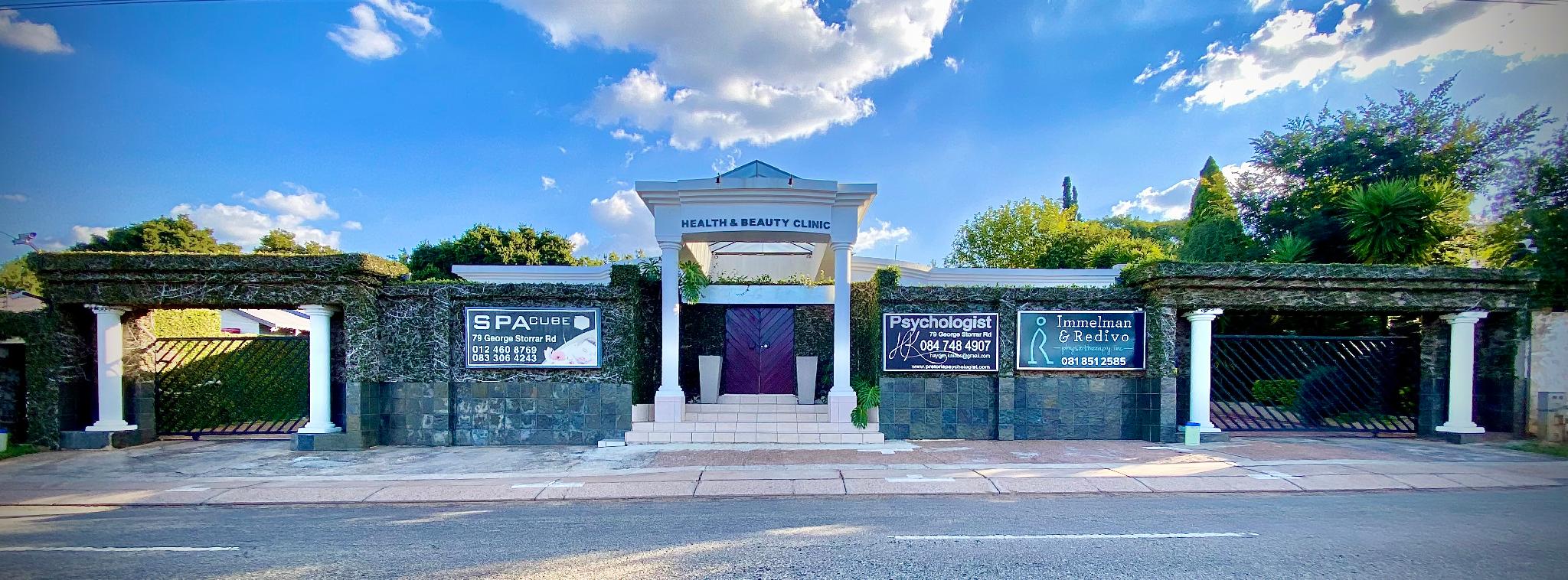 Spacube Luxury Suites and Spa 16/19