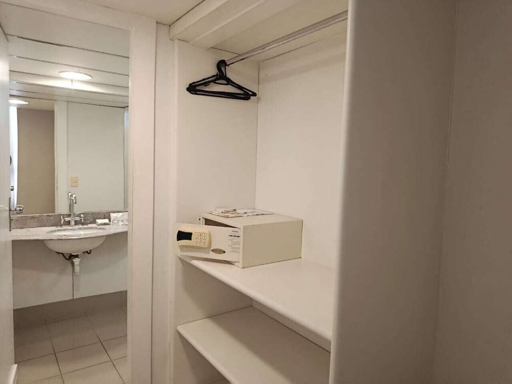 غرفة سوبيريور رباعية بسرير مزدوج وسريرين منفصلين، Boulevard Plaza Hotel 10/10