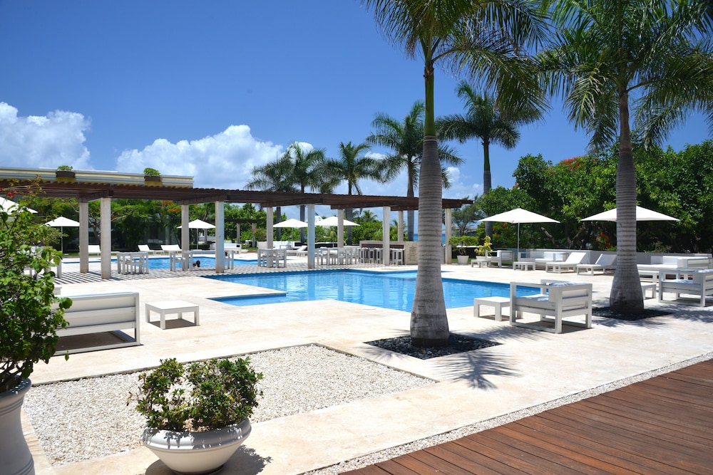 Magia Beachside Condo 42/47
