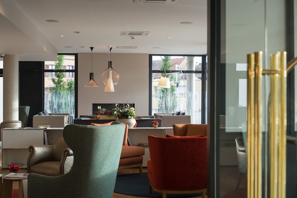 James Boutique Hotel 51/63