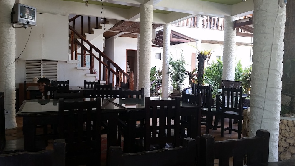 Fat Jimmys Resort Boracay 30/31
