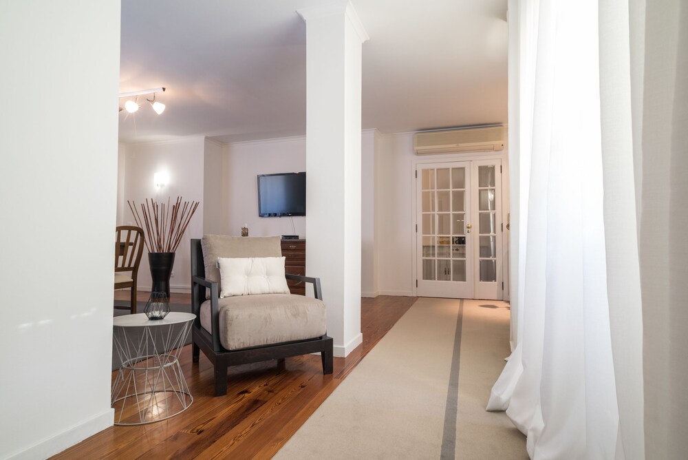 Arts In Penthouse Apartments Til Sol 3/30