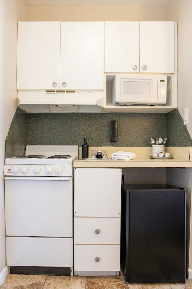 Rodeway Inn And Suites 13/71