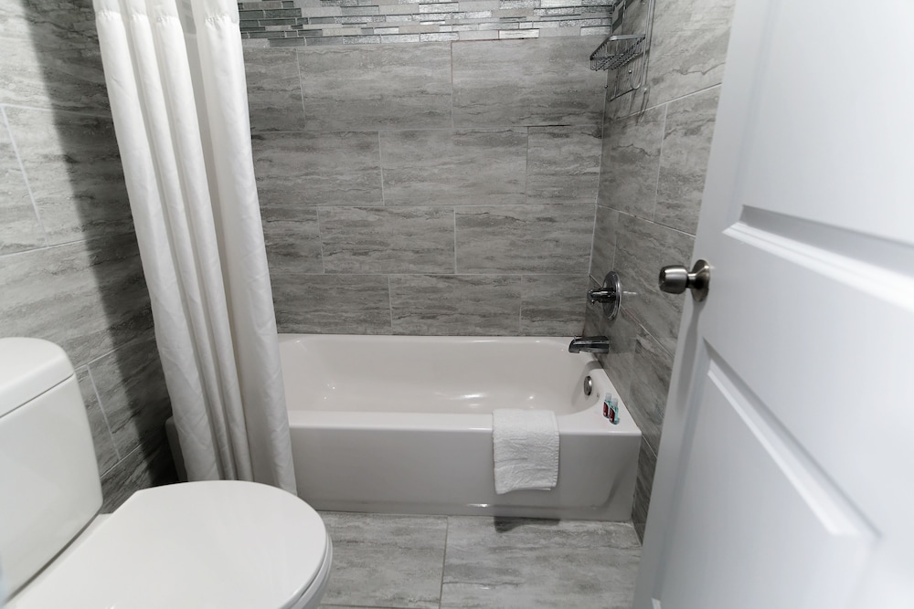 Econo Lodge Norfolk Airport 27/28