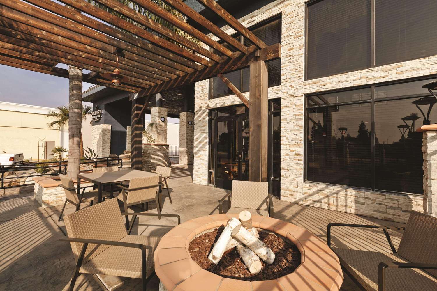 Country Inn and Suites By Radisson Bakersfield, CA 20/23