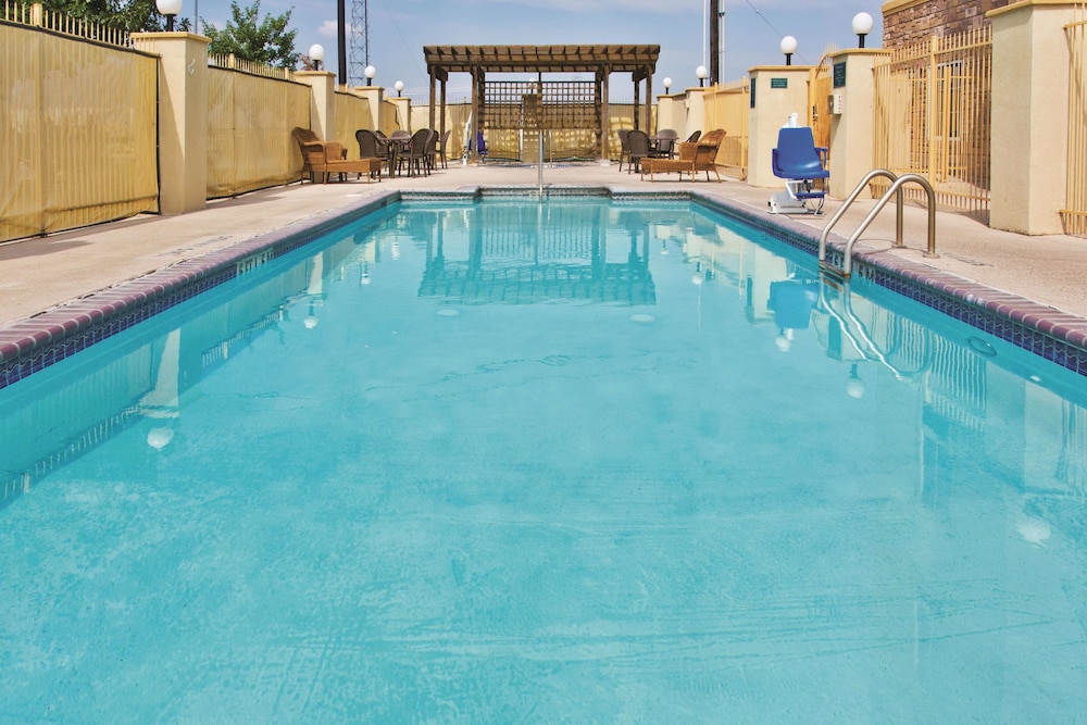 La Quinta Inn & Suites by Wyndham Schertz 3/34