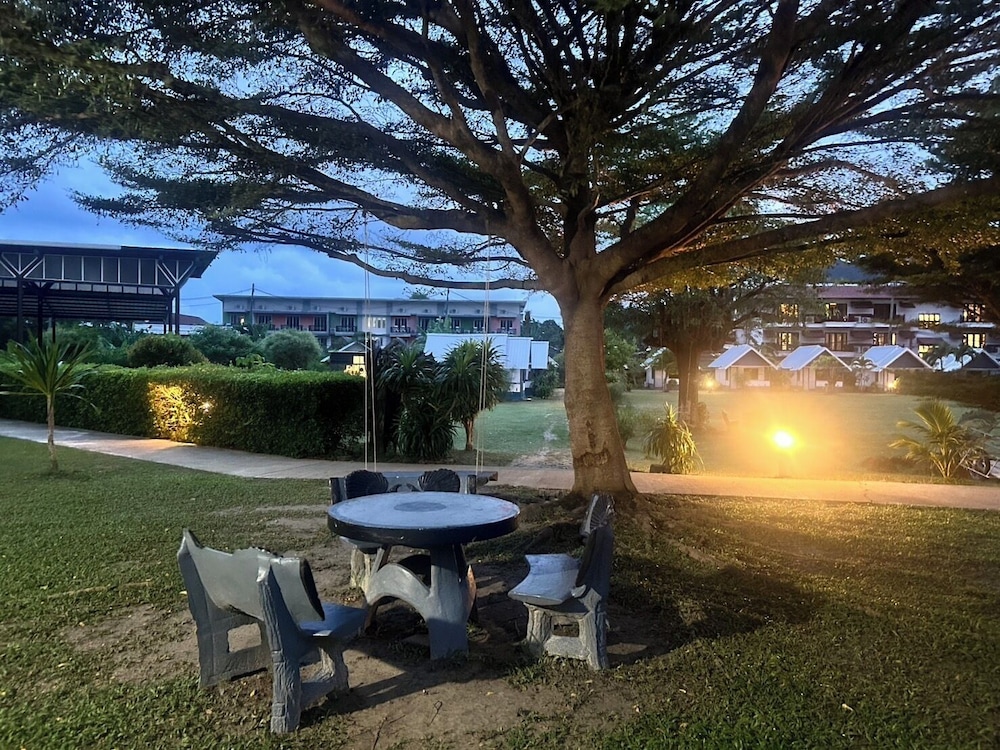 Gypsy Sea View Resort 64/69