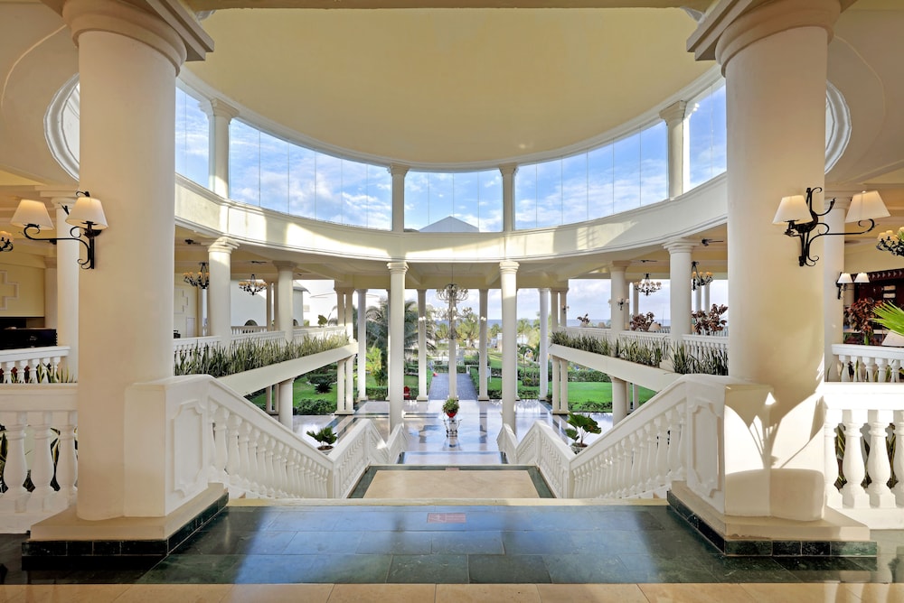 Grand Palladium Lady Hamilton Resort and Spa 29/42