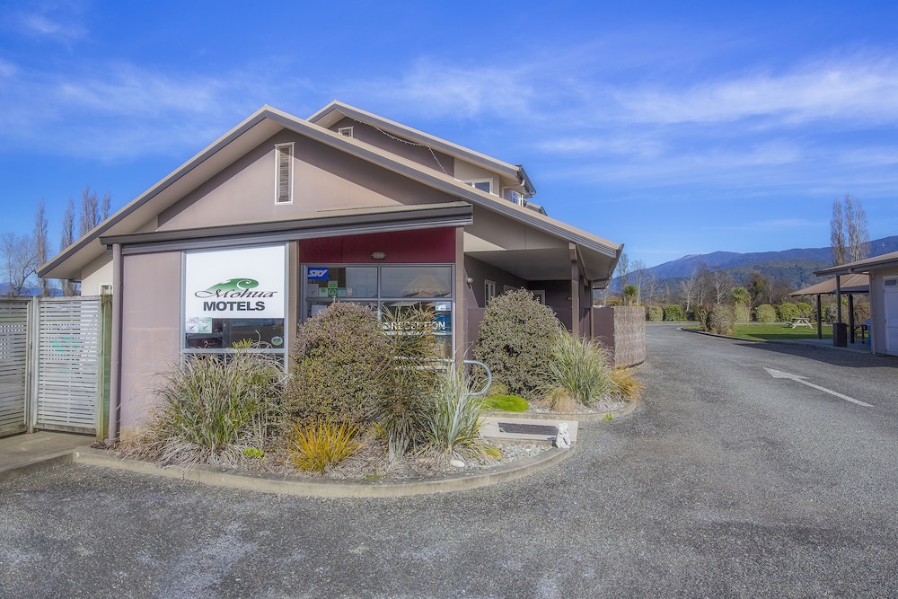 MOHUA MOTELS 48/52