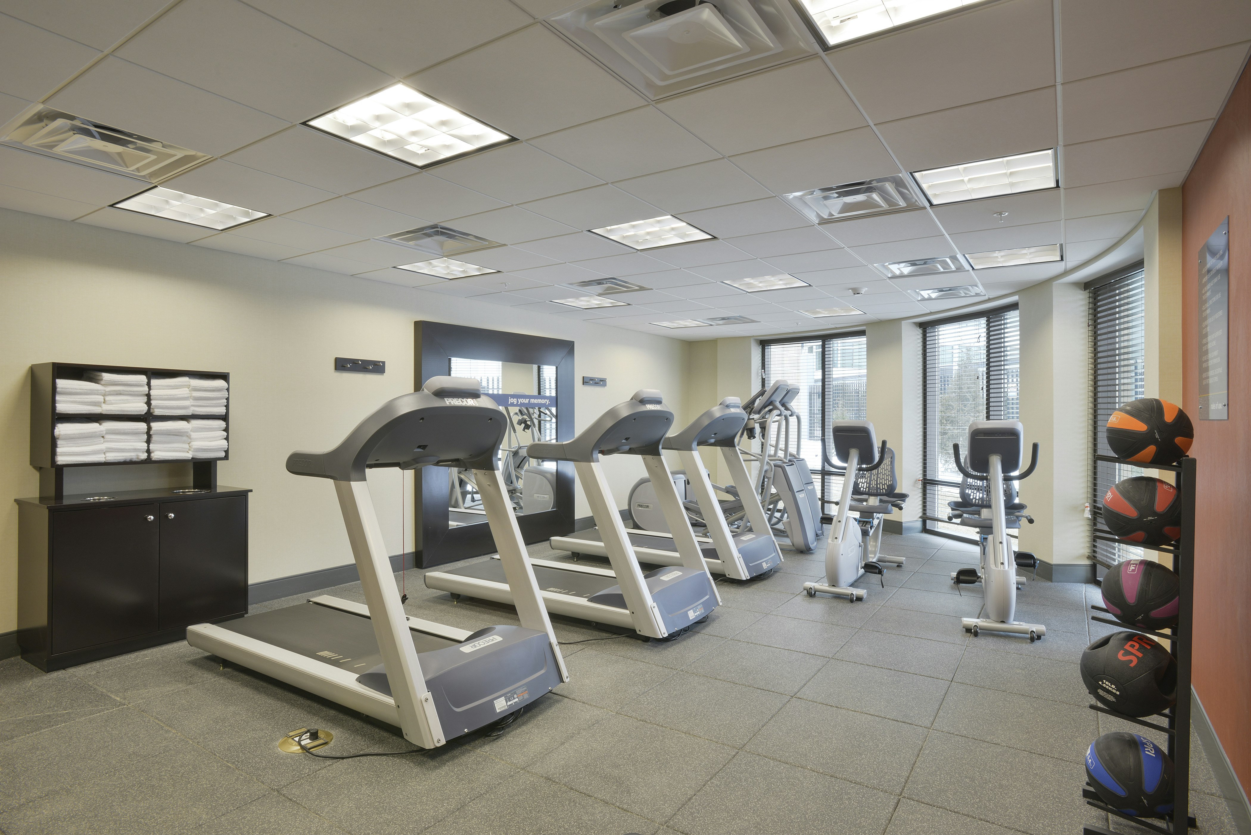 Hampton Inn Suites Cincinnati Kenwood Oh 19/43