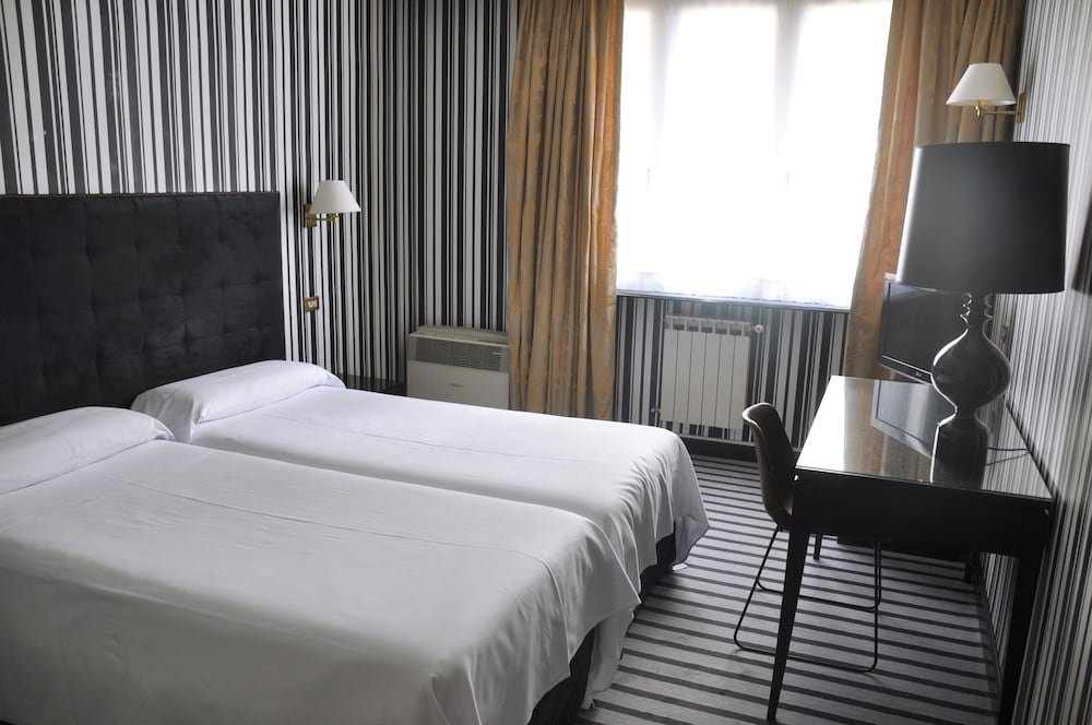 Hotel Clarin 7/40