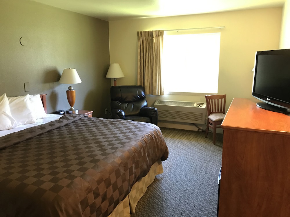 FAIRBRIDGE INN & SUITES KELLOGG 8/48