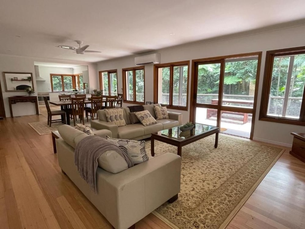 PETHERS RAINFOREST RETREAT 25/50