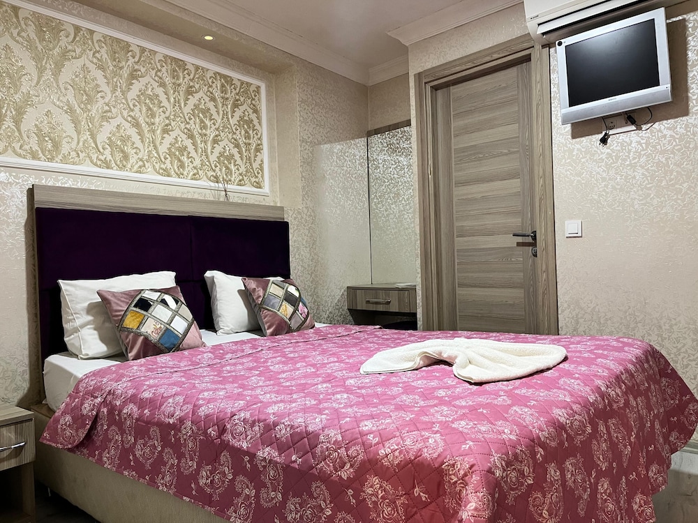 Theodian Hotel 22/74