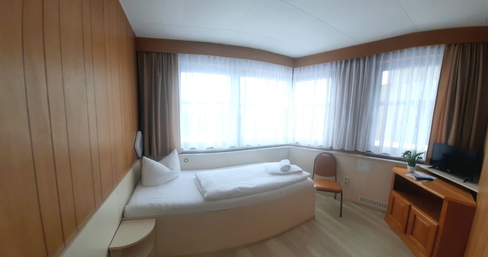 Central-Hotel Tegel 16/50