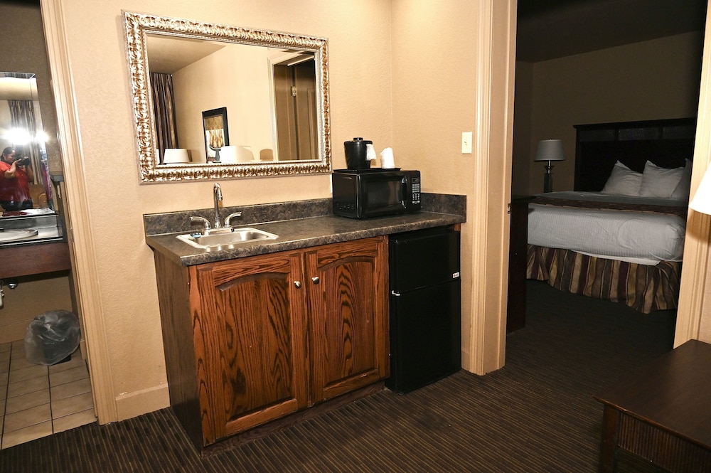 Fortune Inn And Suites Newport 9/50