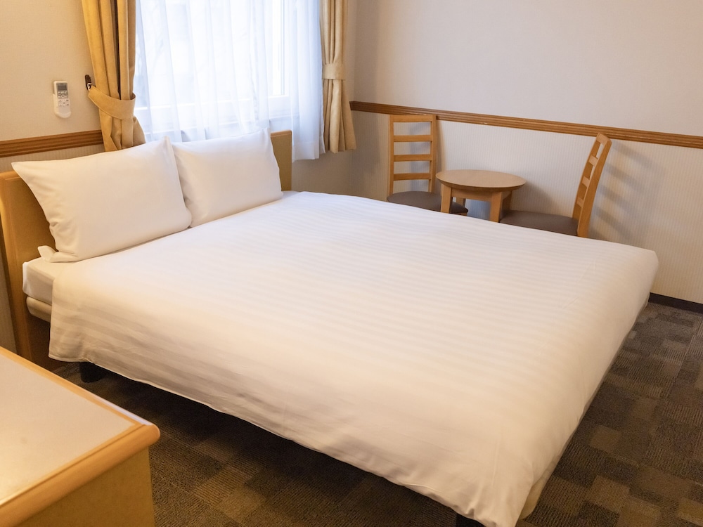 ROOM, DOUBLE BED