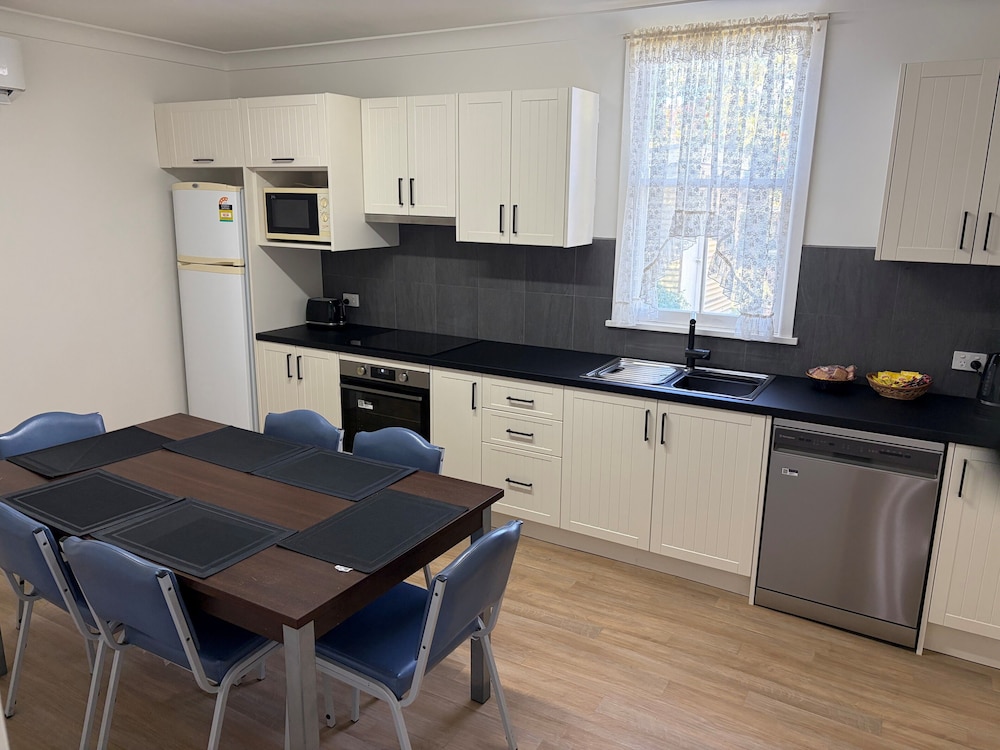 CHARLES RASP MOTOR INN AND COTTAGES 45/56