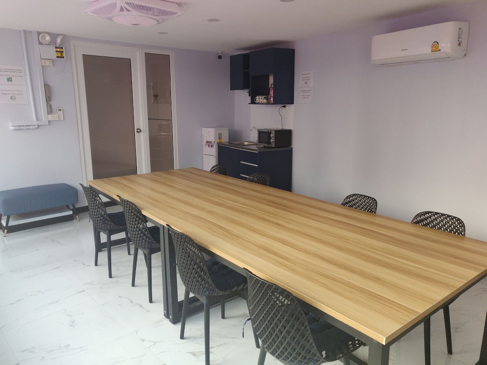 SPARK Hotel - MRT Queen Sirikit 11/16