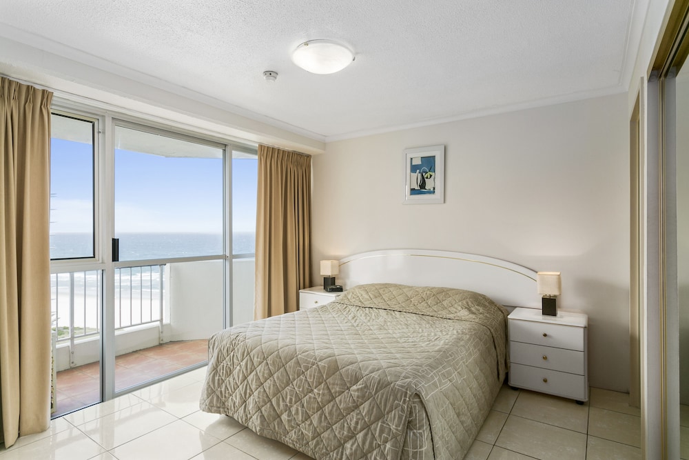 Surfers Beachside Holiday Apartments 10/35