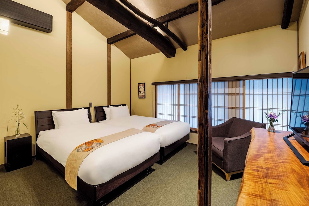 SUPERIOR, TWIN BEDS