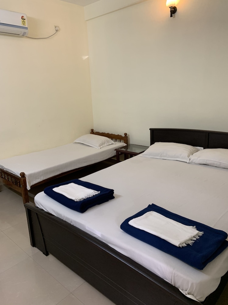 PALM GROVE SERVICE VILLA 10/48