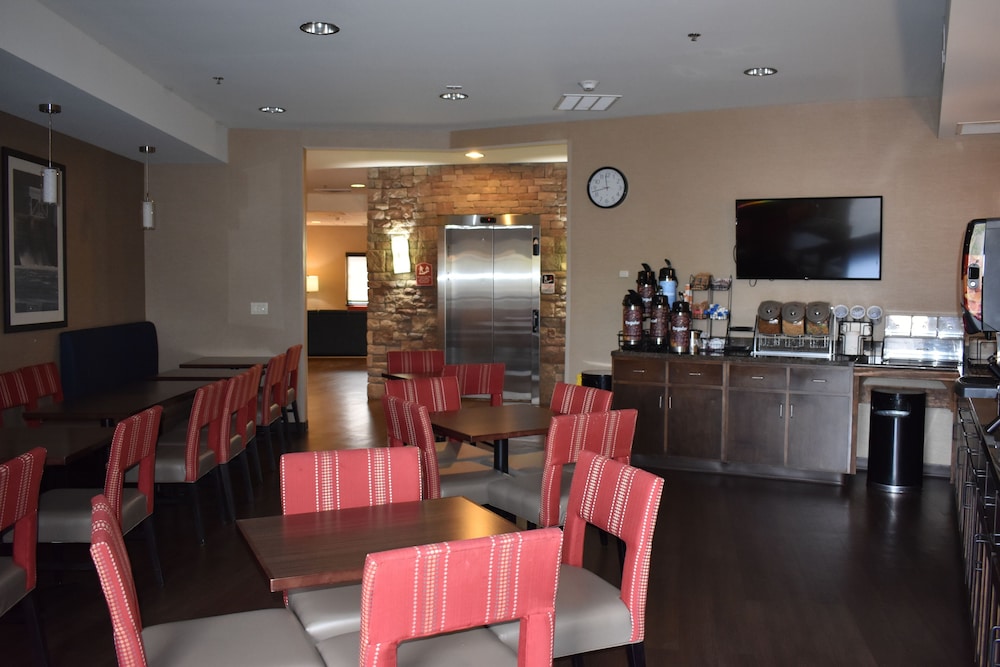 Comfort Inn & Suites Near Lake Guntersville 46/52
