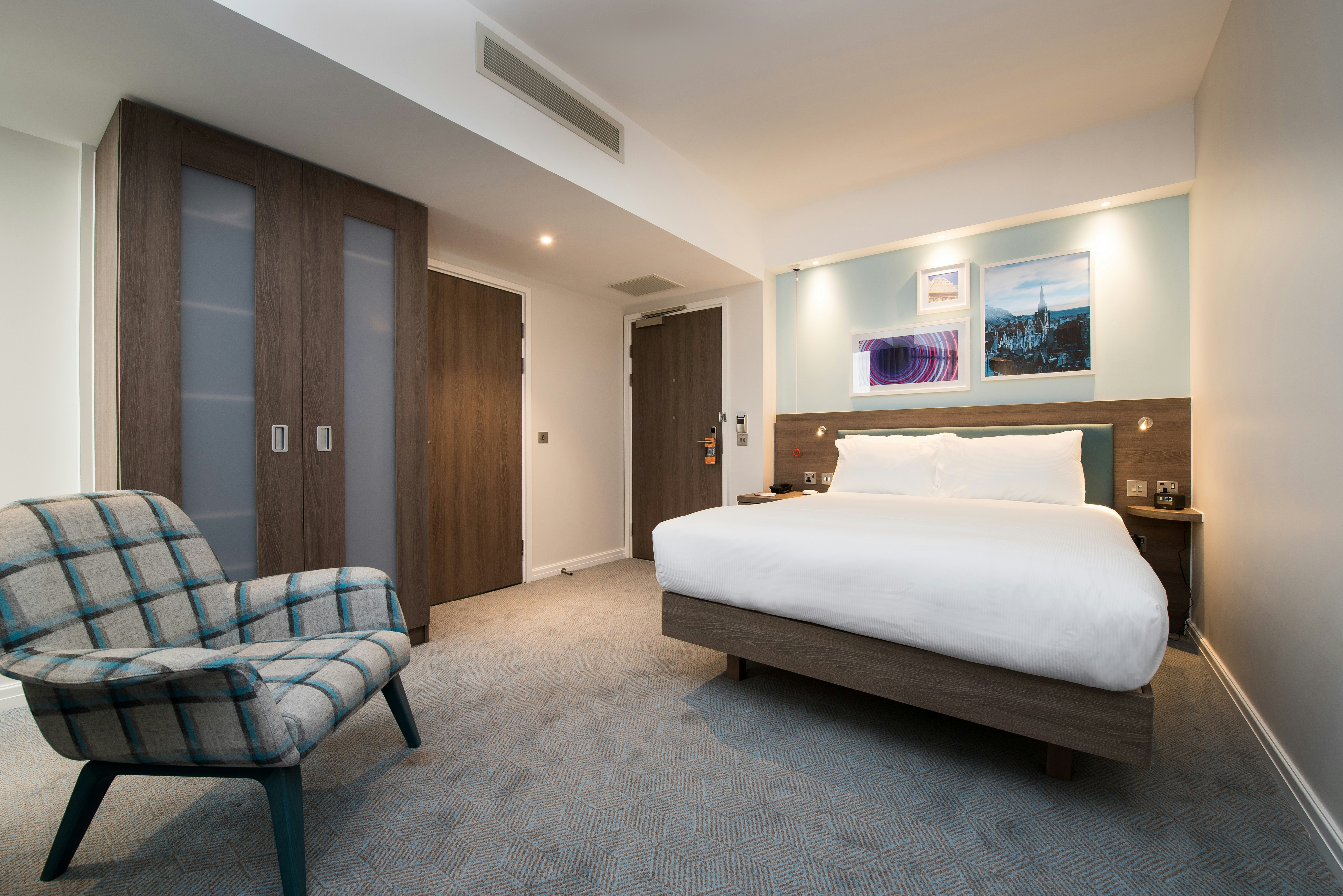 ROOM, QUEEN BED, ACCESSIBLE