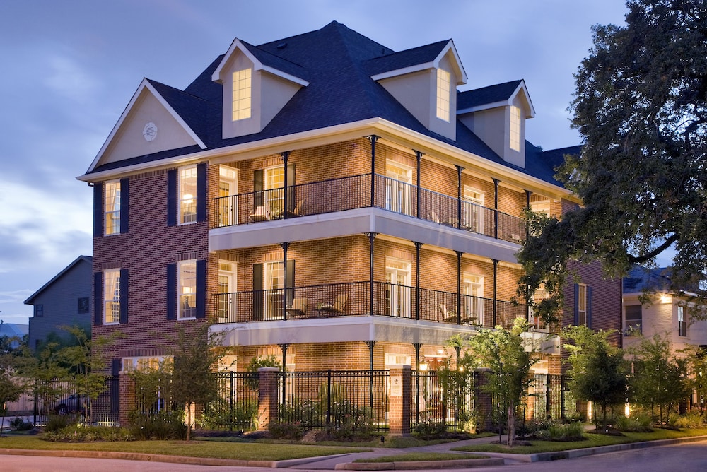 La Maison In Midtown An Urban Bed And Breakfast 1/47