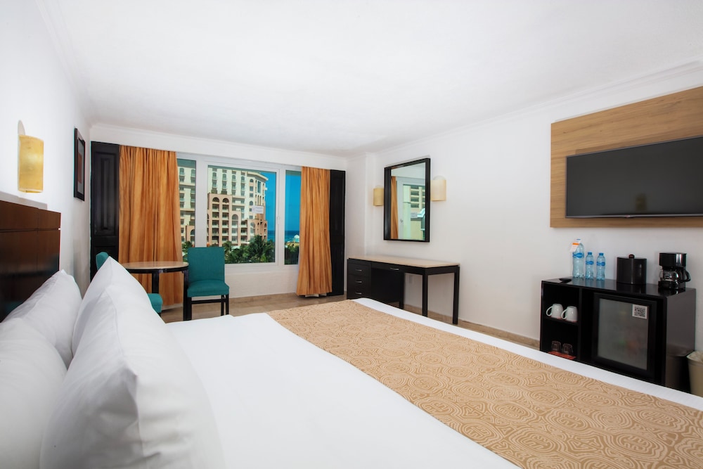 STANDARD, KING BED, CITY VIEW