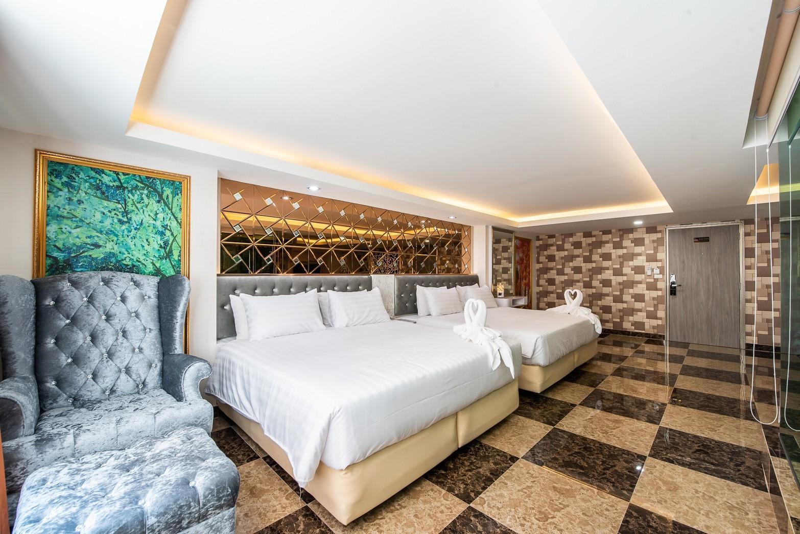 Roseate, Suite