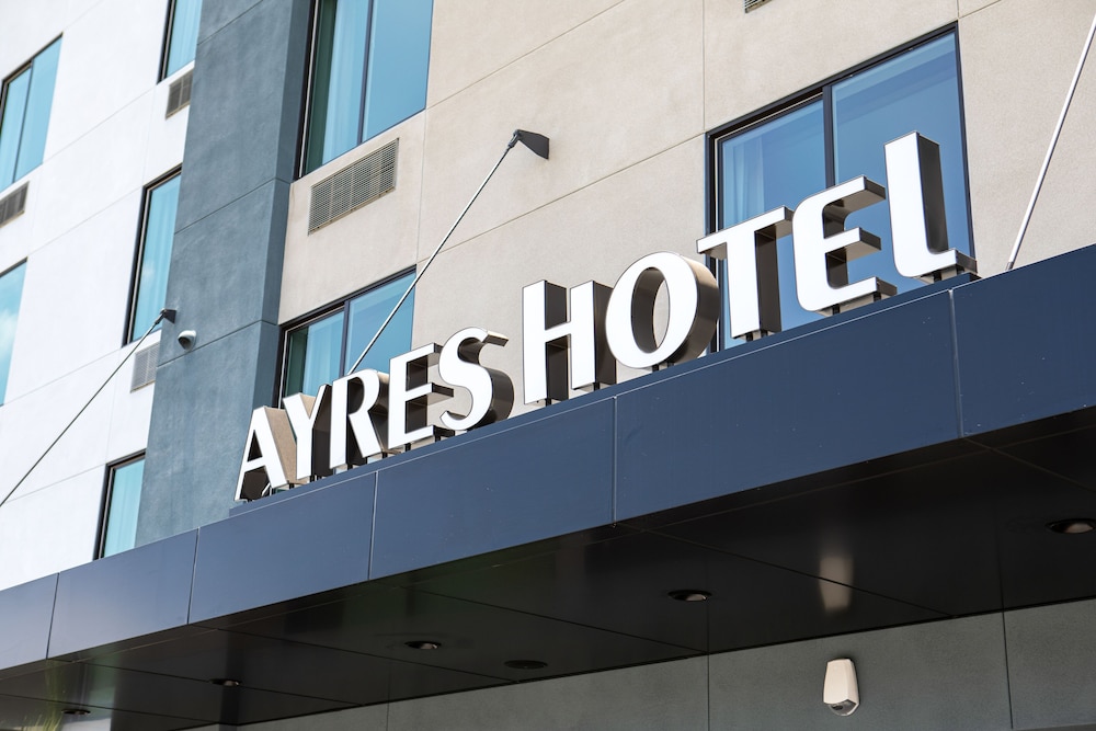 Ayres Hotel Vista Carlsbad 2/50