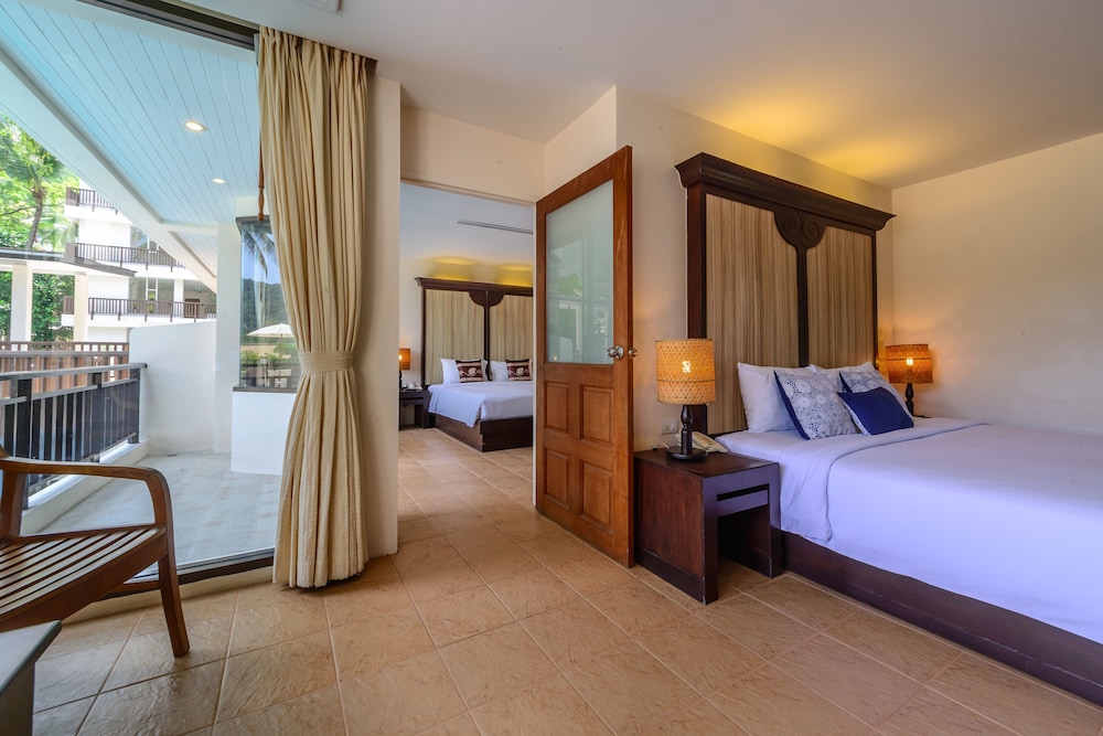 2 BEDROOMS, FAMILY SUITE, POOL VIEW