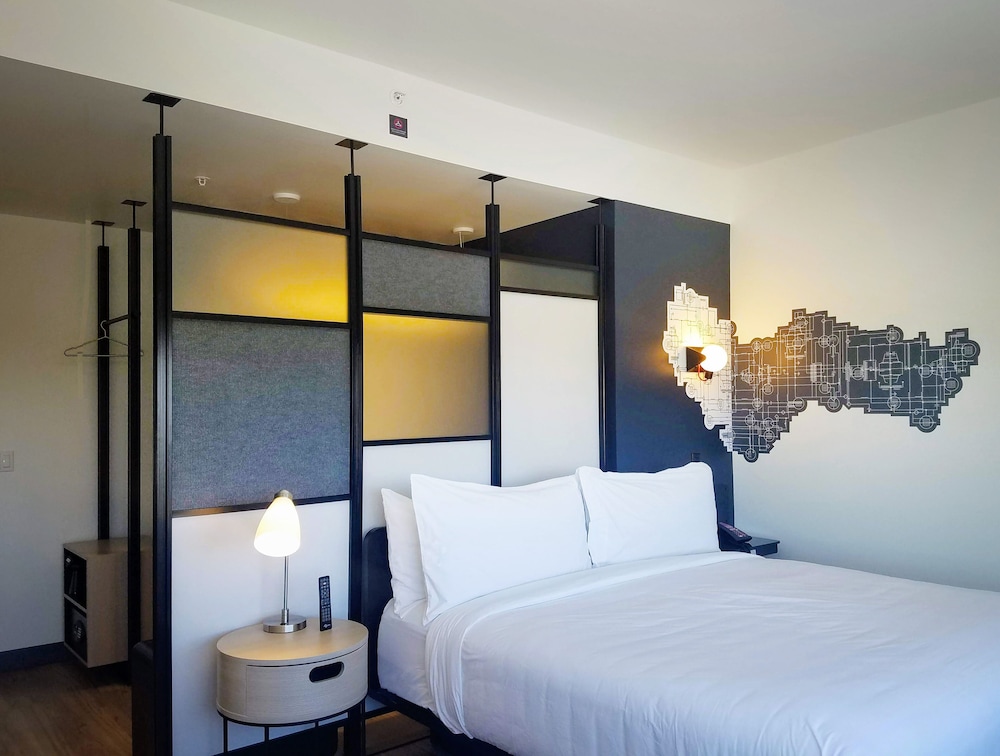 Aloft Reno Tahoe International Airport 11/43