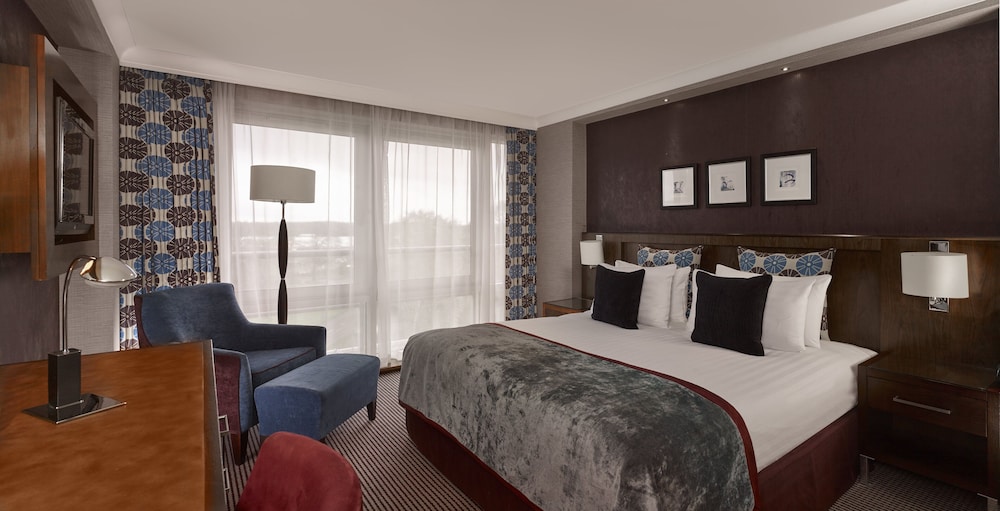 Crowne Plaza London Gatwick Airport 17/83