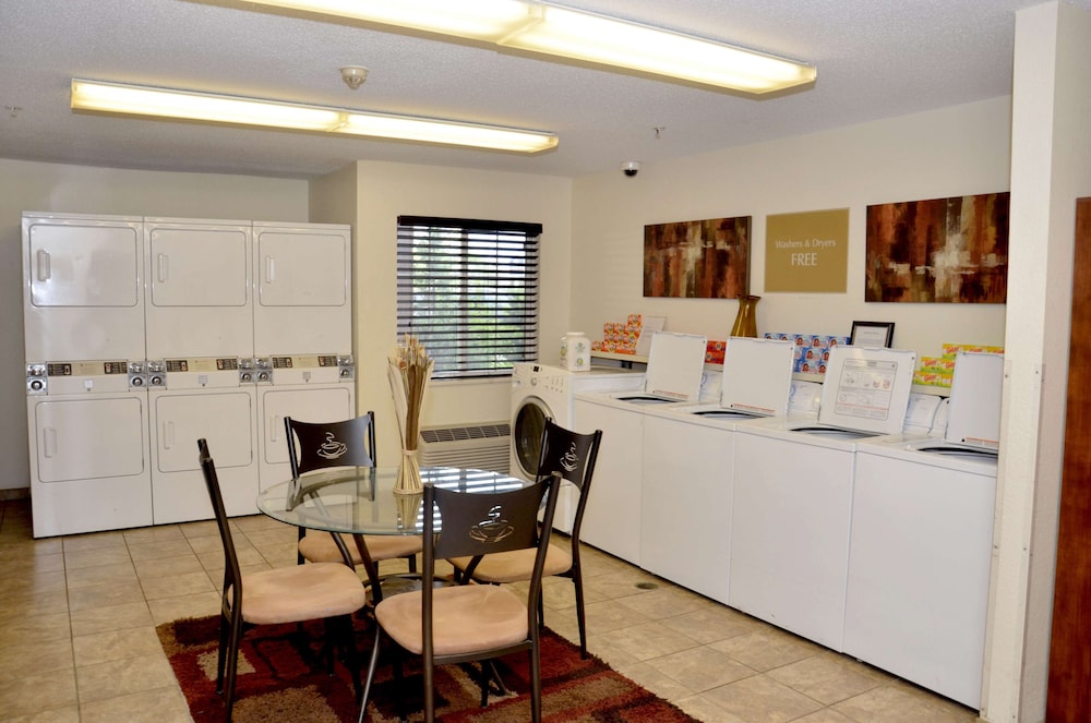 Sonesta Simply Suites Detroit Warren 26/35
