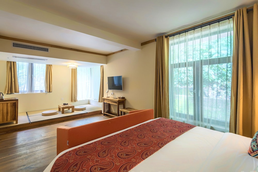 The Apsara Lodge 18/75