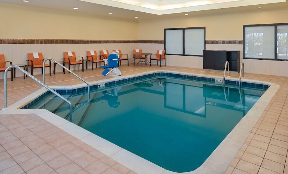 Country Inn & Suites by Radisson, Brown Deer - Milwaukee North 39/65