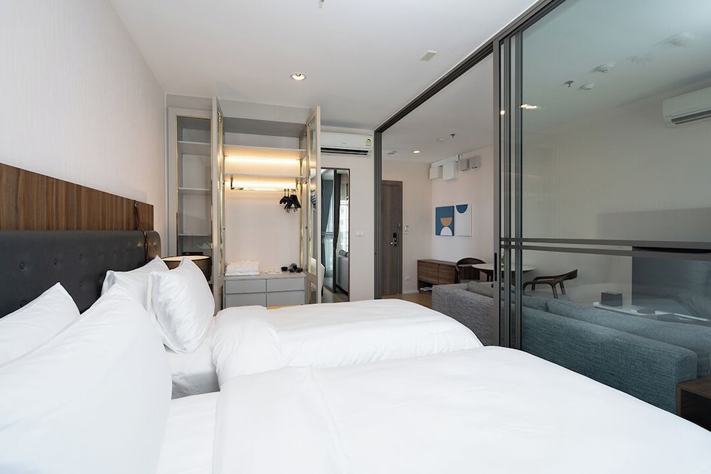 1 BEDROOM, EXECUTIVE, TWIN BEDS, CORNER