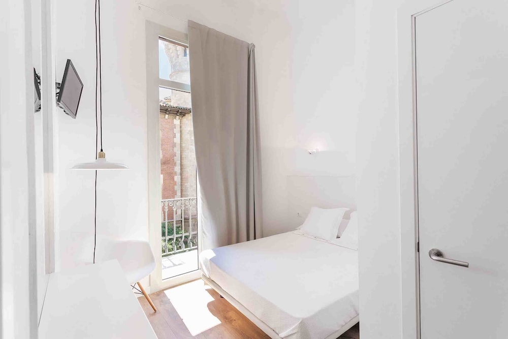 Argo Hostal 10/31