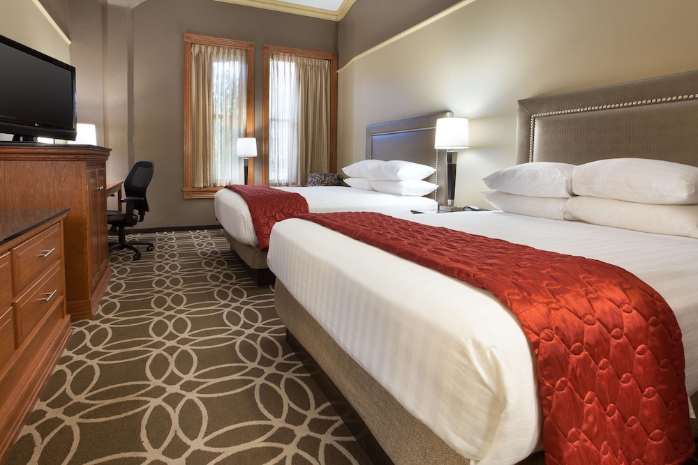 DELUXE, 2 QUEEN BEDS