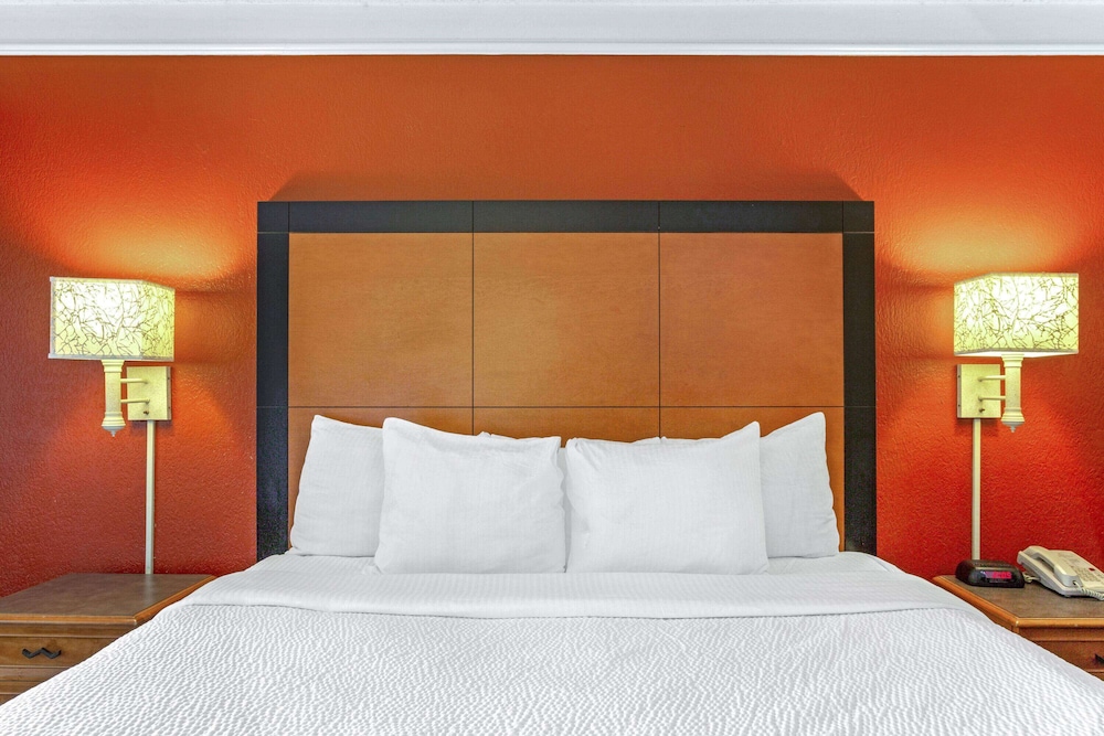 Quality Inn Slidell I-10 24/46