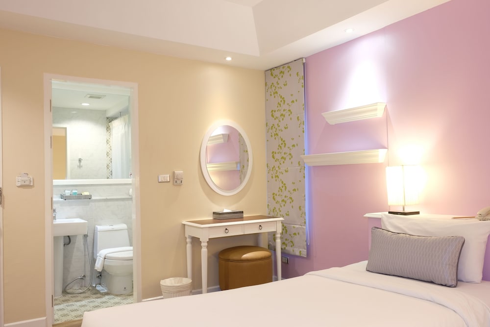 ROOM, KING BED
